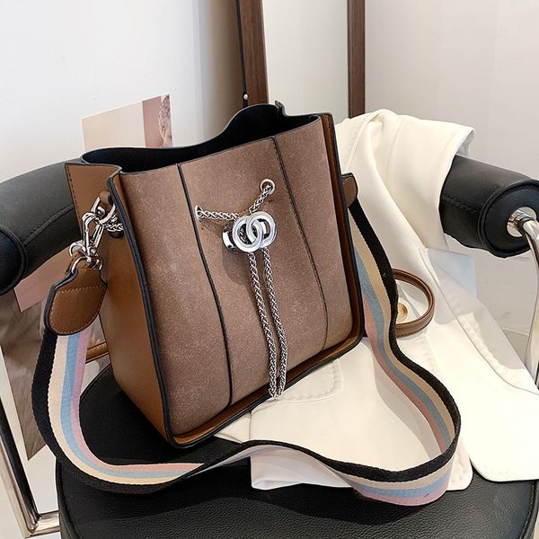 luxury handbags portable small bag female 2021 new spring korean version versatile fashion wide shoulder strap single shoulder messenger lar
luxury handbags portable small bag female 2021 new spring korean version versatile fashion wide shoulder strap single shoulder messenger lar