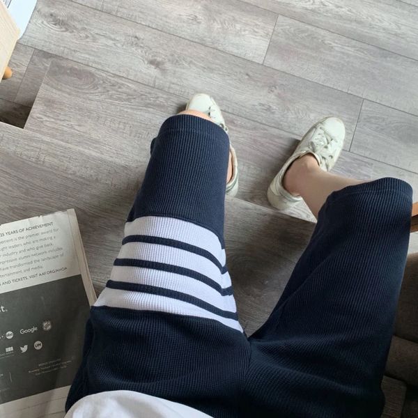 tb leisure waffle sports shorts spring autumn men's and women's four bar loose thin wear knitted capris trend, White;black
tb leisure waffle sports shorts spring autumn men's and women's four bar loose thin wear knitted capris trend, White;black