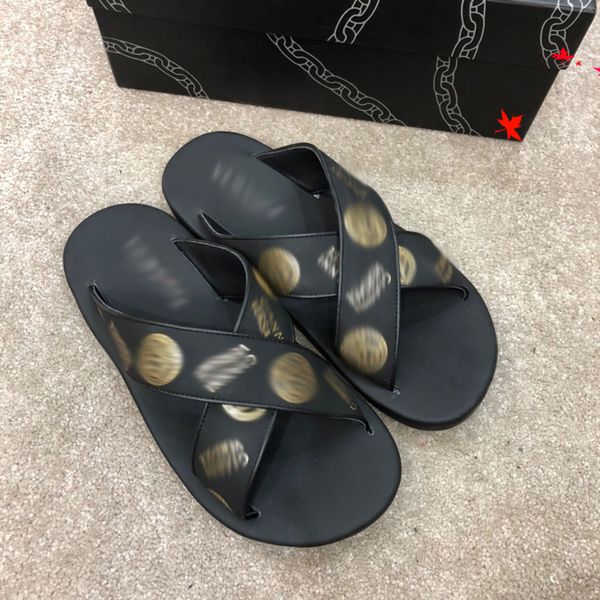 2021 slipper designer slide summer sandals fashion men beach indoor flat flip flops leather luxurys shoes mens slippers with box size 39-45, Black
2021 slipper designer slide summer sandals fashion men beach indoor flat flip flops leather luxurys shoes mens slippers with box size 39-45, Black