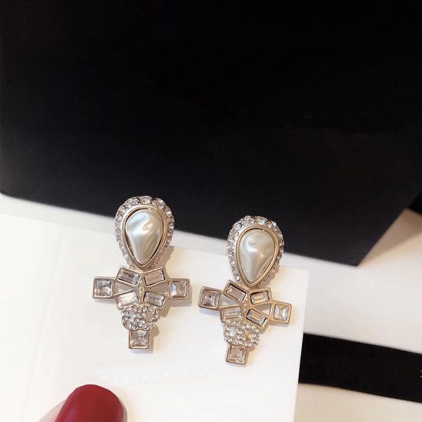 fashion light luxury crystal pearl letters inset cruciform eardrop simple temperament ladies gathering earrings collocati, Golden;silver
fashion light luxury crystal pearl letters inset cruciform eardrop simple temperament ladies gathering earrings collocati, Golden;silver