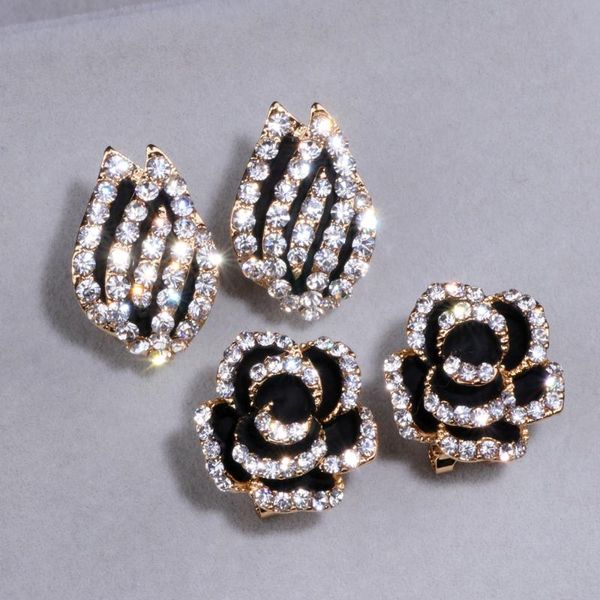 stud 2021 fashion elegant earrings brincos gold color crystal rhinestone flower for women girl jewelry gift, Golden;silver
stud 2021 fashion elegant earrings brincos gold color crystal rhinestone flower for women girl jewelry gift, Golden;silver