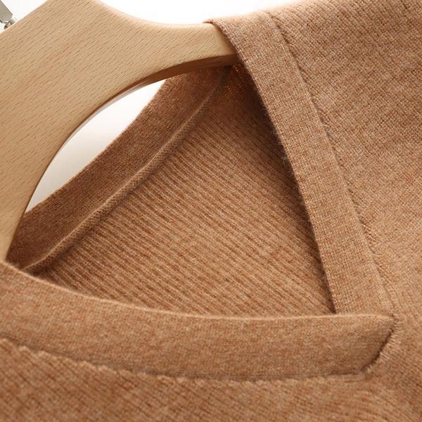 women's sweaters 2021 cashmere sweater v-neck color matching 100% pure wool pullover fashion plus size warm knitted outwear, White;black
women's sweaters 2021 cashmere sweater v-neck color matching 100% pure wool pullover fashion plus size warm knitted outwear, White;black