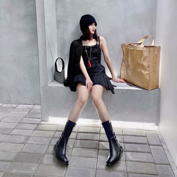 cool mnotorcycle girl flat boots casual classic sell chains fashion designer boot new thick bottom luxury leather woman goddess has long leg, Black
cool mnotorcycle girl flat boots casual classic sell chains fashion designer boot new thick bottom luxury leather woman goddess has long leg, Black