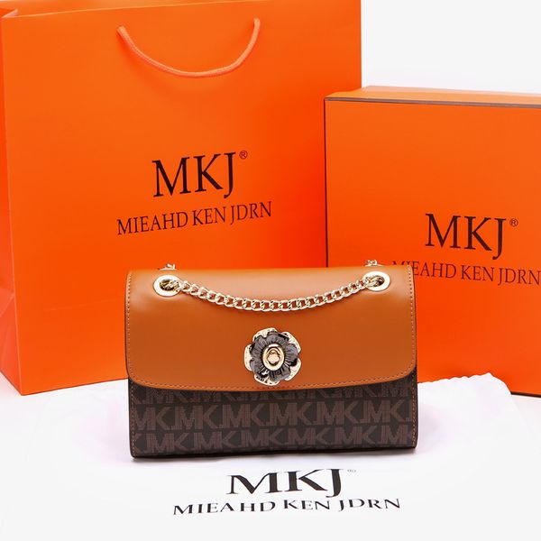 axillary package hong kong women's bag 2021 versatile camellia color matching chain small single shoulder messenger bag
axillary package hong kong women's bag 2021 versatile camellia color matching chain small single shoulder messenger bag