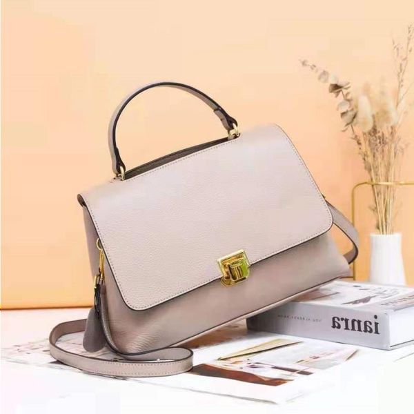 genuine handbags leather litchi messenger single-shoulder new large-capacity fashion 2021 pattern bag street female trend jkumt
genuine handbags leather litchi messenger single-shoulder new large-capacity fashion 2021 pattern bag street female trend jkumt