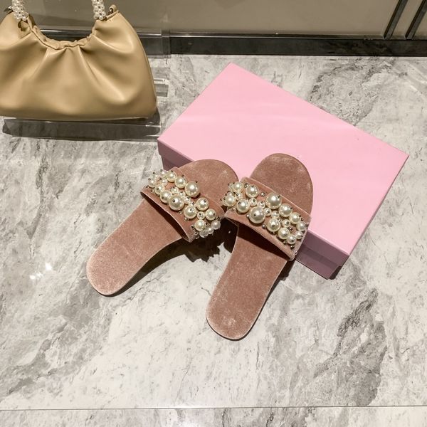 luxury design in 2021 big pearl velvet slippers velvet lady fashion home leisure slippers size 35-40, Black
luxury design in 2021 big pearl velvet slippers velvet lady fashion home leisure slippers size 35-40, Black