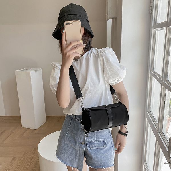 luxury handbags net red ins shoulder 2021 new fashion travel women's oblique span simple barrel bag
luxury handbags net red ins shoulder 2021 new fashion travel women's oblique span simple barrel bag