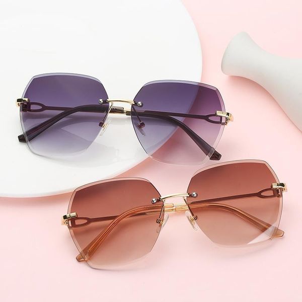 fashion women's sunglasses rimless trimming lens sunglass gradient uv400 sun glasses frameless shades points dames zonnebril, White;black
fashion women's sunglasses rimless trimming lens sunglass gradient uv400 sun glasses frameless shades points dames zonnebril, White;black