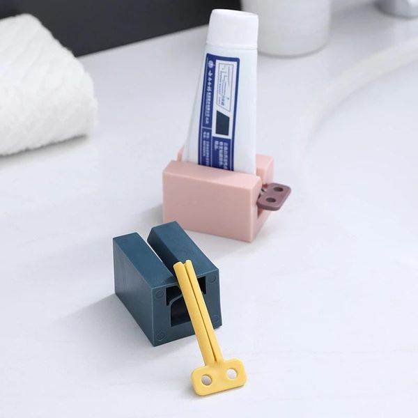 1pcs household toothpaste squeezer easy dispenser rolling holder bathroom supply tooth cleaning accessories toothbrush holders
1pcs household toothpaste squeezer easy dispenser rolling holder bathroom supply tooth cleaning accessories toothbrush holders