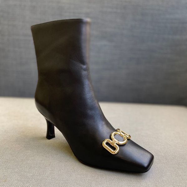 2021 new luxury women's shoes designer leather square toe brand metal buckle fashion high-heeled women's boots, Red;white
2021 new luxury women's shoes designer leather square toe brand metal buckle fashion high-heeled women's boots, Red;white