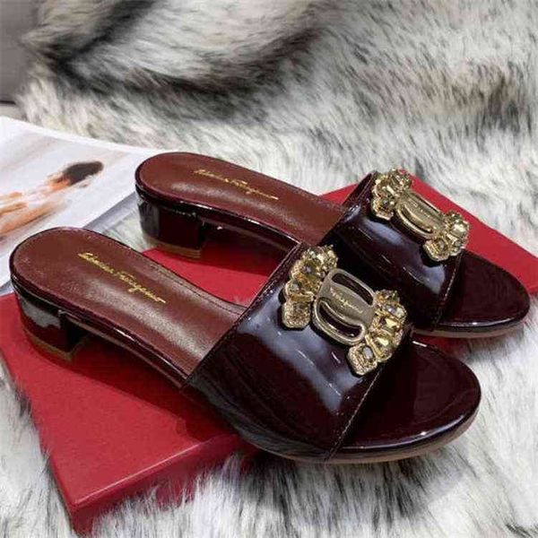 luxury italy designer brand slippers super great quality with full package for women gift present lady birthday wedding sandals shoes heels DC94 
luxury italy designer brand slippers super great quality with full package for women gift present lady birthday wedding sandals shoes heels DC94