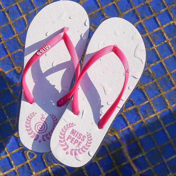 dacomfy women summer slippers casual durable flip flops indoor home outdoor beach slides sandals non-slip, Black
dacomfy women summer slippers casual durable flip flops indoor home outdoor beach slides sandals non-slip, Black