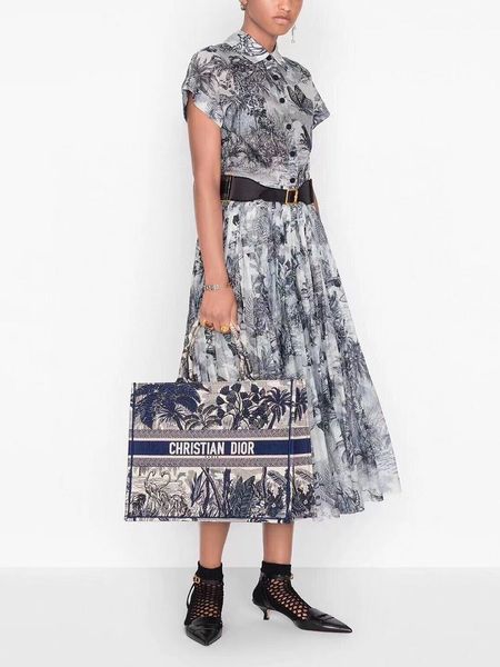 big name heavy craftsmanship metal belt 3d printing ladies pleated dress 2021new womens clothing summer big swing dress, Black;gray
big name heavy craftsmanship metal belt 3d printing ladies pleated dress 2021new womens clothing summer big swing dress, Black;gray