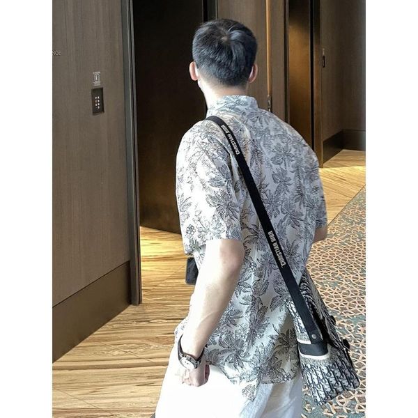 men's casual shirts 2021 summer korean no iron shirt retro hong kong style coconut tree printed short sleeve fashion, White;black
men's casual shirts 2021 summer korean no iron shirt retro hong kong style coconut tree printed short sleeve fashion, White;black