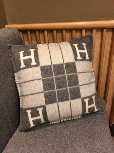 2021 pillow cover pillow h h wool blanket cushion sofa pillow pillowcase nordic home pillowcase 18x18inch
2021 pillow cover pillow h h wool blanket cushion sofa pillow pillowcase nordic home pillowcase 18x18inch