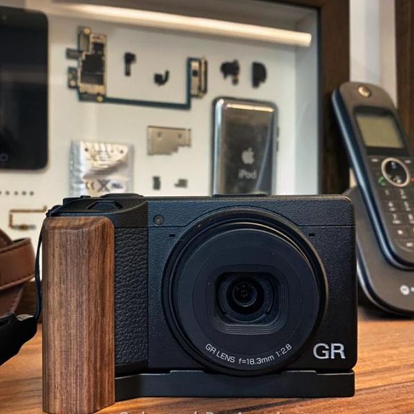 walnut wooden wood hand grip with alum base plate bracket for ricoh gr3 griii lighting & studio accessories
walnut wooden wood hand grip with alum base plate bracket for ricoh gr3 griii lighting & studio accessories