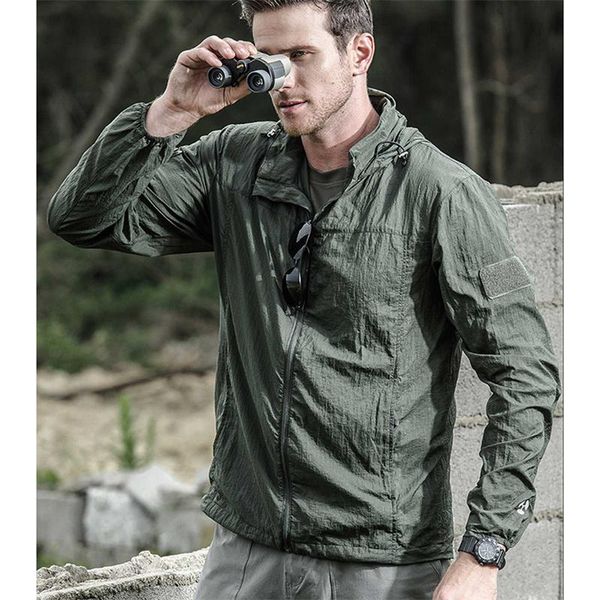 men's jackets 2021 summer waterproof quick dry tactical skin jacket men hooded raincoat thin windbreaker sunscreen army military, Black;brown
men's jackets 2021 summer waterproof quick dry tactical skin jacket men hooded raincoat thin windbreaker sunscreen army military, Black;brown
