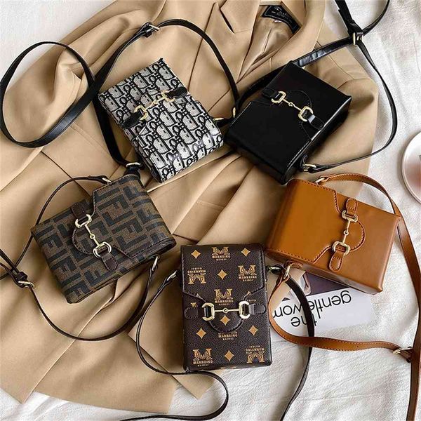 star's same women's bag horse rank buckle printed mobile phone single shoulder messenger bag mini small square purse black friday
star's same women's bag horse rank buckle printed mobile phone single shoulder messenger bag mini small square purse black friday