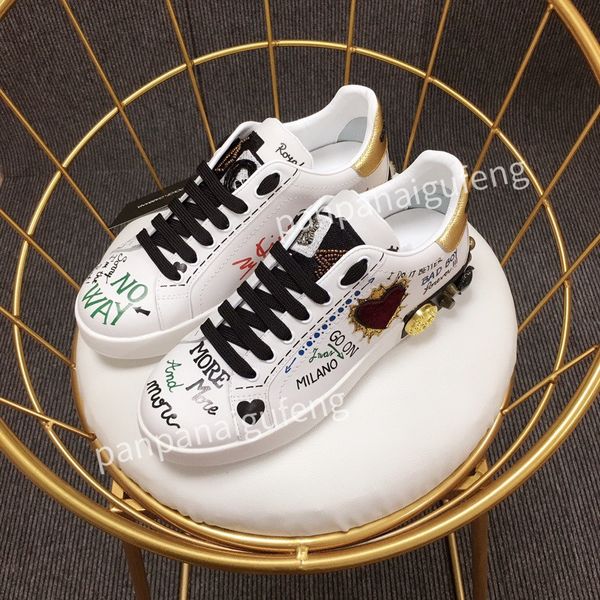 luxurys designers shoes red shoe chaussures women designer sneakers with clear sole womens trainers wholesale size35-45, Black
luxurys designers shoes red shoe chaussures women designer sneakers with clear sole womens trainers wholesale size35-45, Black