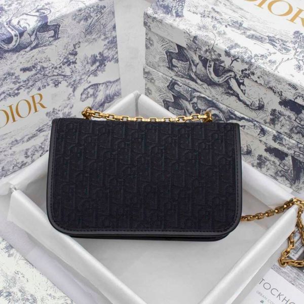 light luxury 2021 new bag, women's fashion, broadband leisure and versatile, one shoulder cross small square underarm bag handbag zly
light luxury 2021 new bag, women's fashion, broadband leisure and versatile, one shoulder cross small square underarm bag handbag zly