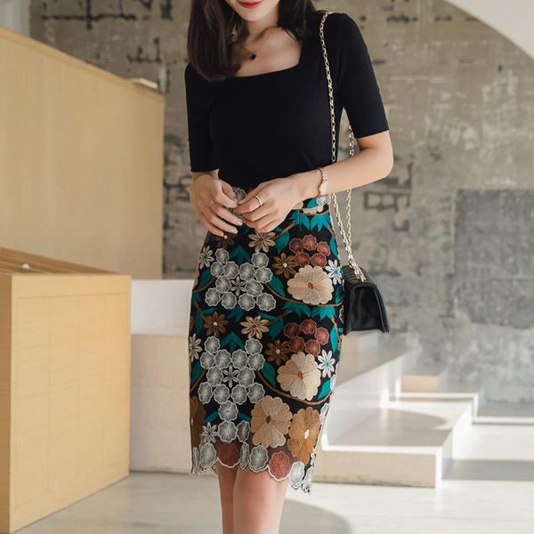 skirts 2021 spring and summer slim embroidered lace skirt women's long section a word bag hip step, Black
skirts 2021 spring and summer slim embroidered lace skirt women's long section a word bag hip step, Black
