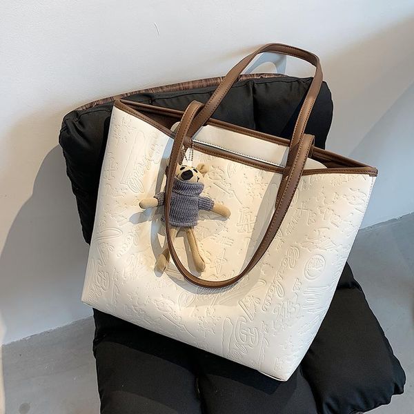 evening bags niche design large-capacity handbags 2021 fashion commuter bag student tote underarm shoulder width: 43cm
evening bags niche design large-capacity handbags 2021 fashion commuter bag student tote underarm shoulder width: 43cm