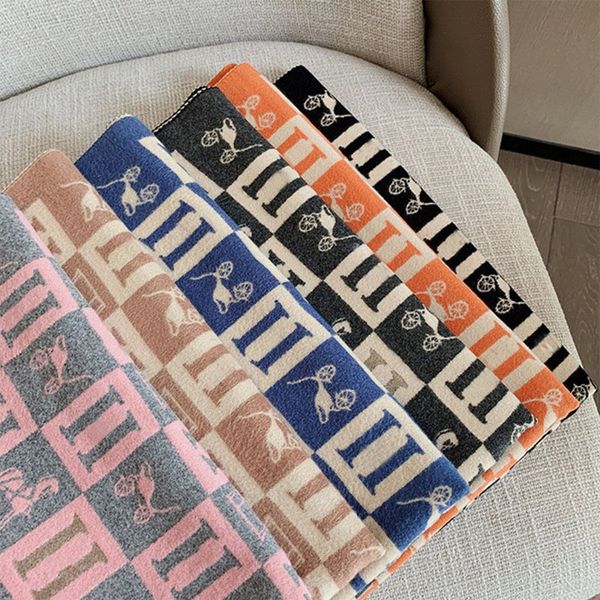 2022 designer scarves british fashion letter scarf woman classic versatile shawls are stylish and warm in 6 colors, Blue;gray
2022 designer scarves british fashion letter scarf woman classic versatile shawls are stylish and warm in 6 colors, Blue;gray