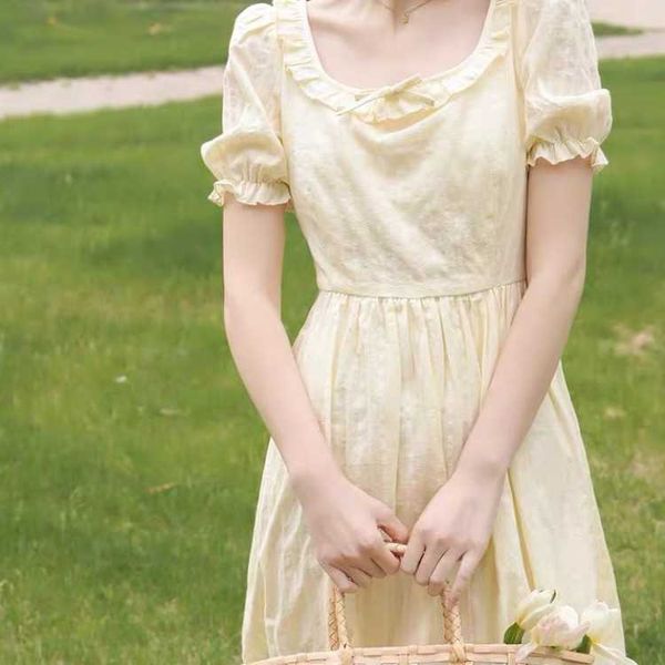 2021 summer women's light yellow long drs french tea break bubble sleeve square collar waist slim, Black
2021 summer women's light yellow long drs french tea break bubble sleeve square collar waist slim, Black