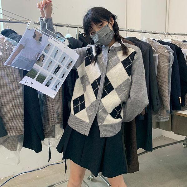 women's knits & tees retro rhombus contrast color round neck knitted cardigan 2021 autumn and winter korean texture loose sweater coat, White 
women's knits & tees retro rhombus contrast color round neck knitted cardigan 2021 autumn and winter korean texture loose sweater coat, White