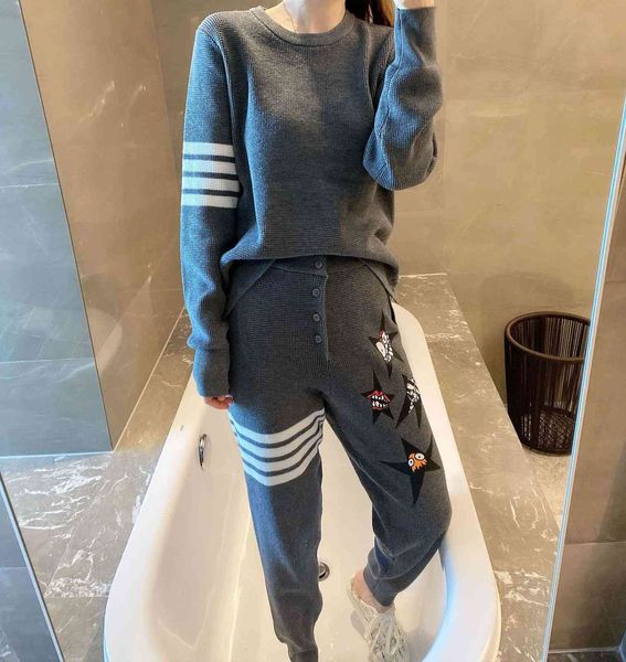 autumn tb college style round neck knitted waffle four bar cartoon printed casual leggings set net red, Gray
autumn tb college style round neck knitted waffle four bar cartoon printed casual leggings set net red, Gray