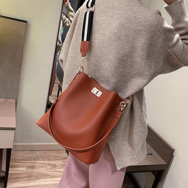 duffel bags 2021 brand designer women pu leather handbag shoulder messenger bag ladies large capacity broadband fashion solid bucket
duffel bags 2021 brand designer women pu leather handbag shoulder messenger bag ladies large capacity broadband fashion solid bucket