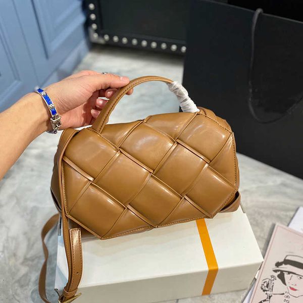 woven postman bag messager shoulder bag handbag women crossbody bag ldies flap crochet wallet puse unique handle
woven postman bag messager shoulder bag handbag women crossbody bag ldies flap crochet wallet puse unique handle