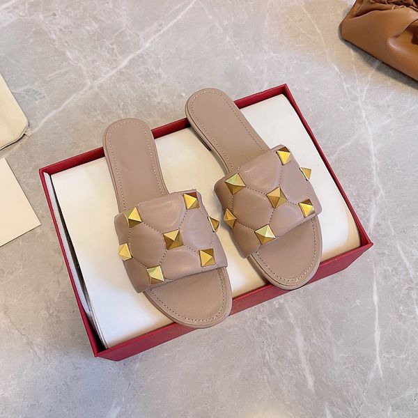 2021 designer woman sandals slippers fashion beach flat bottom slipper classic platform lady sandal leather with heel slides with box large, Black
2021 designer woman sandals slippers fashion beach flat bottom slipper classic platform lady sandal leather with heel slides with box large, Black