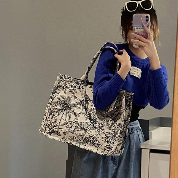 evening bags luxury designer handbag for women's fashion brand bag jacquard embroidery female girls shopper canvas tote shoulder
evening bags luxury designer handbag for women's fashion brand bag jacquard embroidery female girls shopper canvas tote shoulder