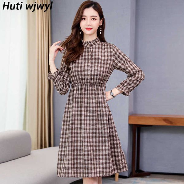 3xl plus size plaid cotton midi dress spring autumn women vintage slim waist bodycon tshirt party office lady vestido 210528, Black;gray
3xl plus size plaid cotton midi dress spring autumn women vintage slim waist bodycon tshirt party office lady vestido 210528, Black;gray