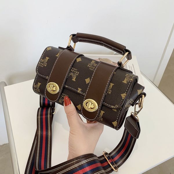 old flower fashion portable small bag high texture versatile single shoulder messenger bag
old flower fashion portable small bag high texture versatile single shoulder messenger bag