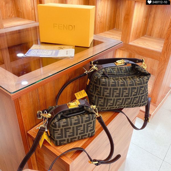 2021 fashion mini bag leisure pillow mini portable lunch one shoulder straddle boston women's bag luxuryss designerss yw
2021 fashion mini bag leisure pillow mini portable lunch one shoulder straddle boston women's bag luxuryss designerss yw