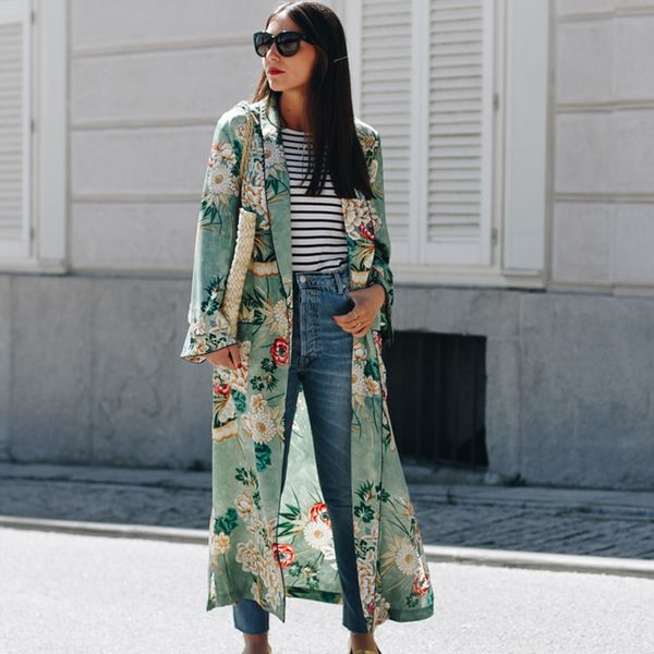 2021 new vintage pareo retro floral print green long kimono jacket long sleeve cardigan maxi shawl summer belted beachwear, White
2021 new vintage pareo retro floral print green long kimono jacket long sleeve cardigan maxi shawl summer belted beachwear, White