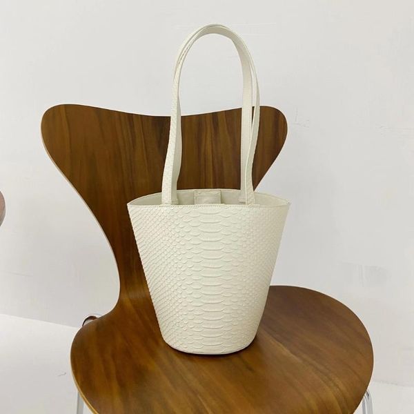 evening bags 2021 design leather ladies bucket bag exquisite tote handbag fashion shoulder for women
evening bags 2021 design leather ladies bucket bag exquisite tote handbag fashion shoulder for women