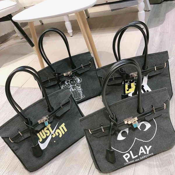 2020 new fashion classic women's xiaobai wangyuan same shoulder portable canvas bag
2020 new fashion classic women's xiaobai wangyuan same shoulder portable canvas bag