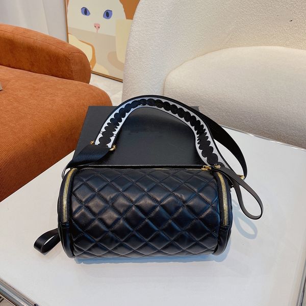 french luxury crossbody bags leather wide shoulder strap fashion large capacity designer handbag female totes quilted chain pillow wallet
french luxury crossbody bags leather wide shoulder strap fashion large capacity designer handbag female totes quilted chain pillow wallet
