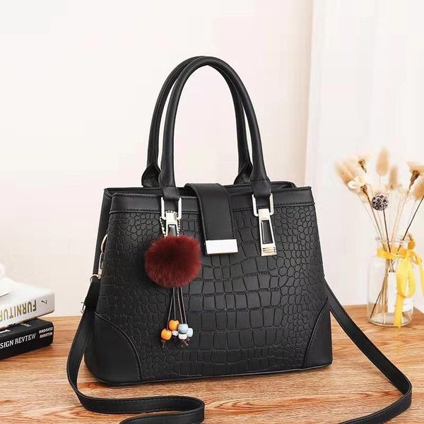evening bags fashion all-match solid color messenger bag high capacity womens shoulder 2021 quality leather women handbags
evening bags fashion all-match solid color messenger bag high capacity womens shoulder 2021 quality leather women handbags