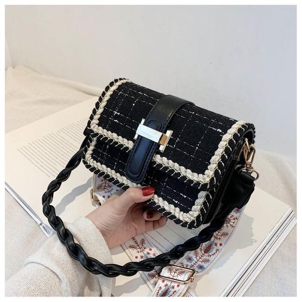 evening bags contrast color weave shoulder strap armpit bag 2021 fashion high-quality wool women's handbag lock messenger
evening bags contrast color weave shoulder strap armpit bag 2021 fashion high-quality wool women's handbag lock messenger