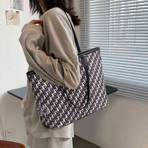 design tote large capacity canvas small commuter versatile one shoulder women's bag new handbags
design tote large capacity canvas small commuter versatile one shoulder women's bag new handbags