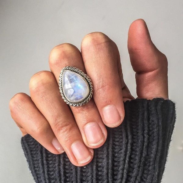 cluster rings silver color big water drop shaped moonstone ring european and american fashion punk style thai jewelry for women, Golden;silver
cluster rings silver color big water drop shaped moonstone ring european and american fashion punk style thai jewelry for women, Golden;silver
