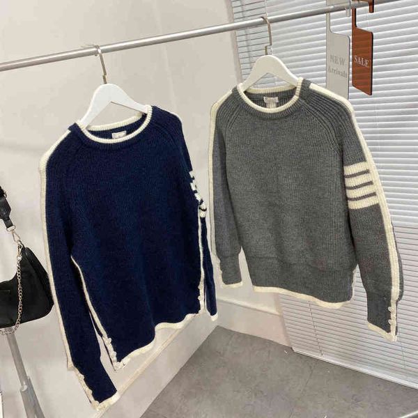 2022 factory wholesale new yarn dyed four bar color matching women's autumn thickened round neck casual couple knitted sweater, Black;gray
2022 factory wholesale new yarn dyed four bar color matching women's autumn thickened round neck casual couple knitted sweater, Black;gray