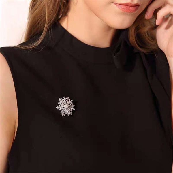 snowflake fashion personality high grade femininity south korea autumn and winter versatile sweater suit accessories brooch pin, Gray
snowflake fashion personality high grade femininity south korea autumn and winter versatile sweater suit accessories brooch pin, Gray