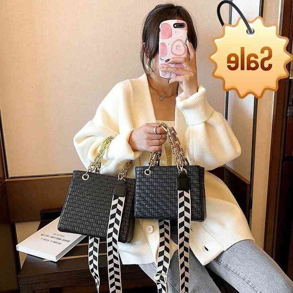 wide shoulder strap small bag 2021 new fashion woven thick chain women's net red diana
wide shoulder strap small bag 2021 new fashion woven thick chain women's net red diana