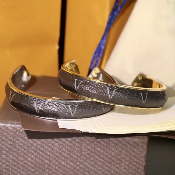 europe america fashion style men lady women titanium steel engraved v initials wrap leather sweet dreams bangle bracelet m69670 m69673, Black
europe america fashion style men lady women titanium steel engraved v initials wrap leather sweet dreams bangle bracelet m69670 m69673, Black