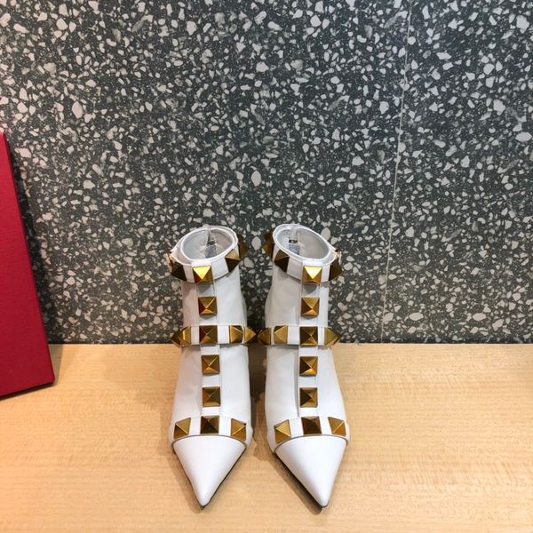 female high martin boots thick heel casual luxury classic leather non-slip fashion design four-color size 35-40, Black
female high martin boots thick heel casual luxury classic leather non-slip fashion design four-color size 35-40, Black